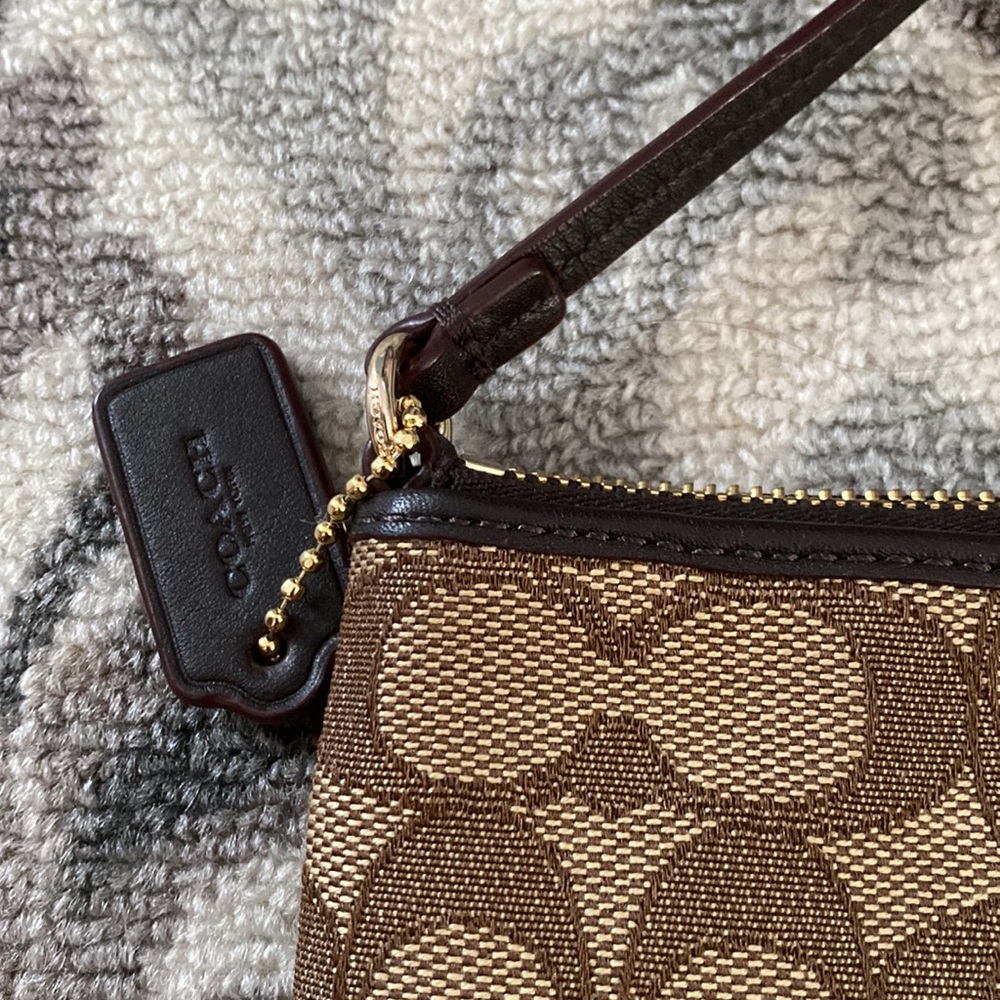 Coach Wristlet - Picture 4 of 9